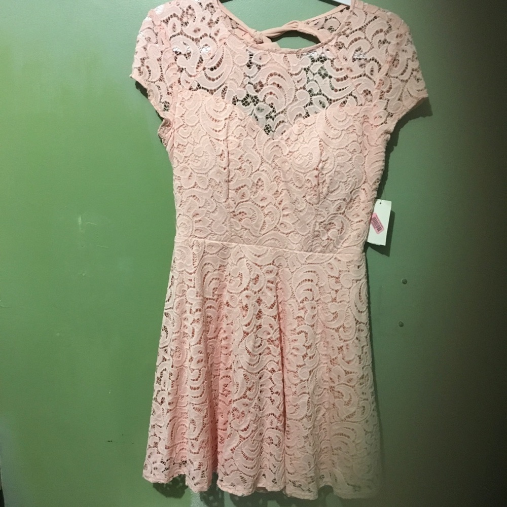 Offers?👗 B. Darlin peach lacy juniors dress 👗